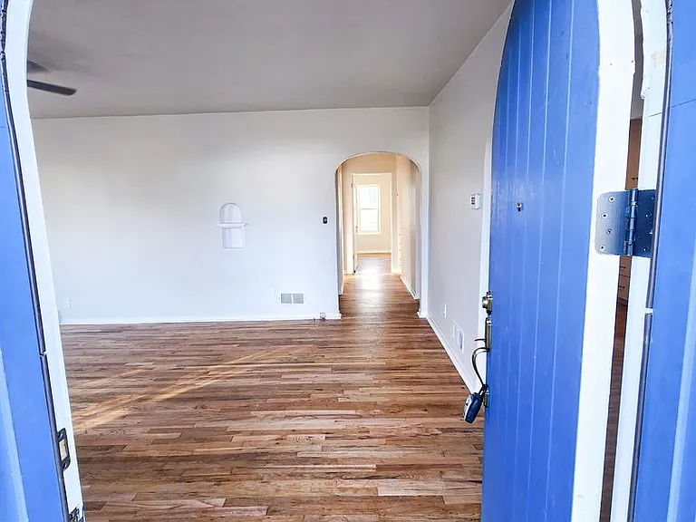 1007 S Ivy St — Photo 2
