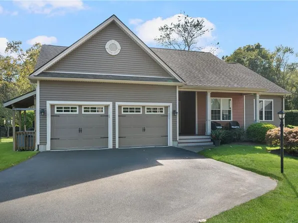 32 Woodmist Cir, South Kingstown, RI 02879
