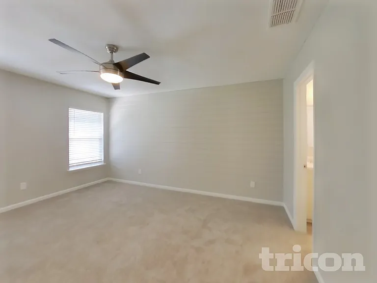 1552 Glen View St — Photo 8
