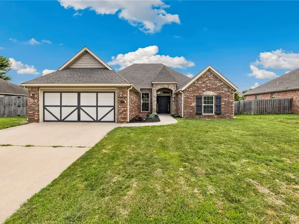 1495 N Corsica Dr, Fayetteville, AR 72704