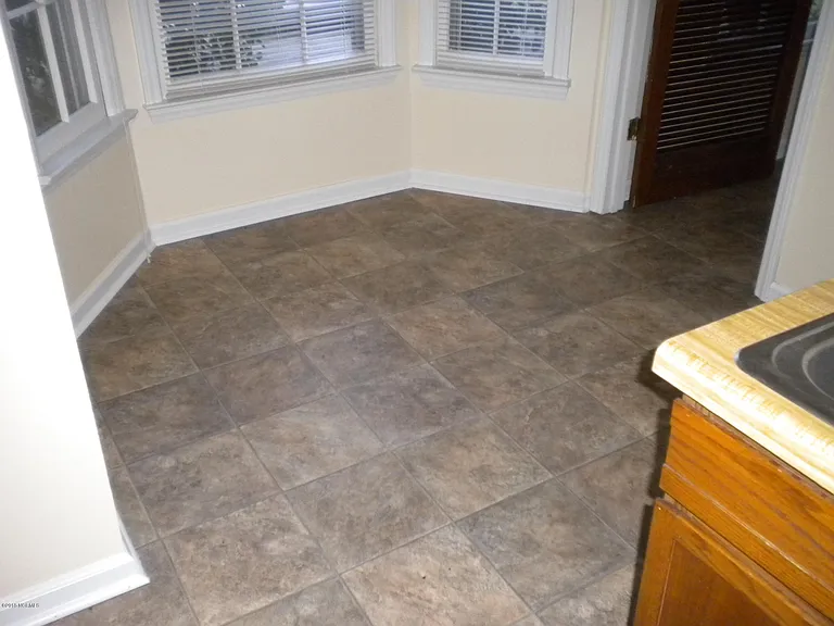 1913 Rolling Ridge Dr — Photo 6