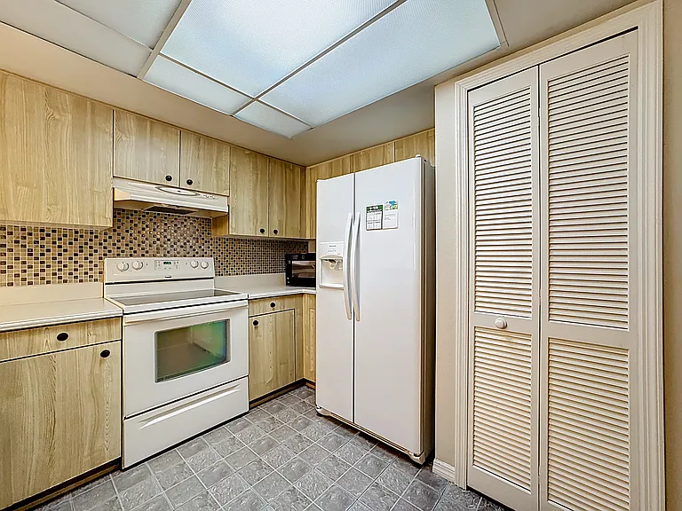 3033 Dunhill Dr — Photo 3