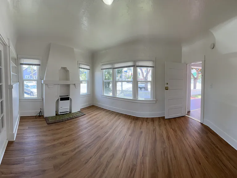 643 E 7th St #2 — Photo 5