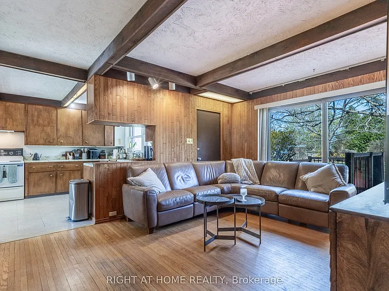 67 Saint Margarets Rd — Photo 12