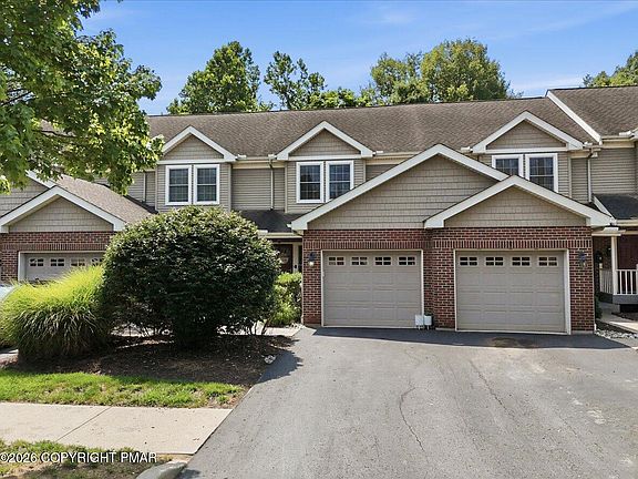 3rd image of 7 Oak Leaf Ln