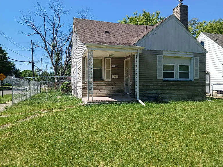 19012 Kingsville St — Photo 1