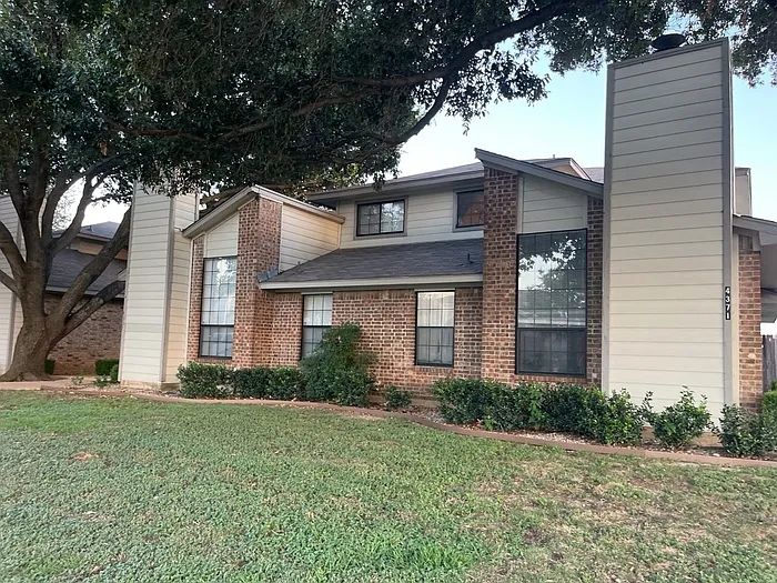 4371 Hulen Cir E #4371 — Photo 1