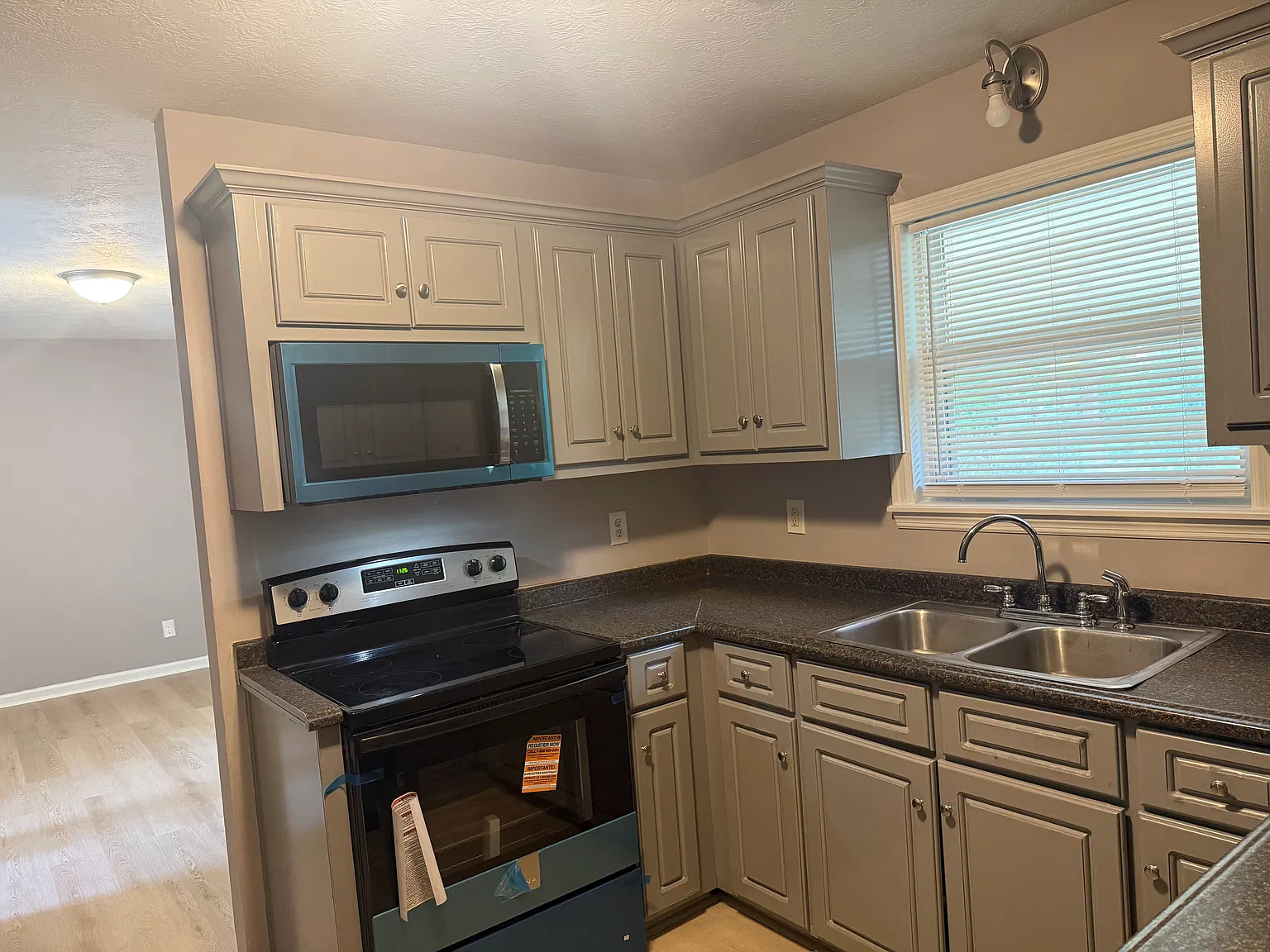 4 bed, 1647 sqft, $1,995 — Photo 2