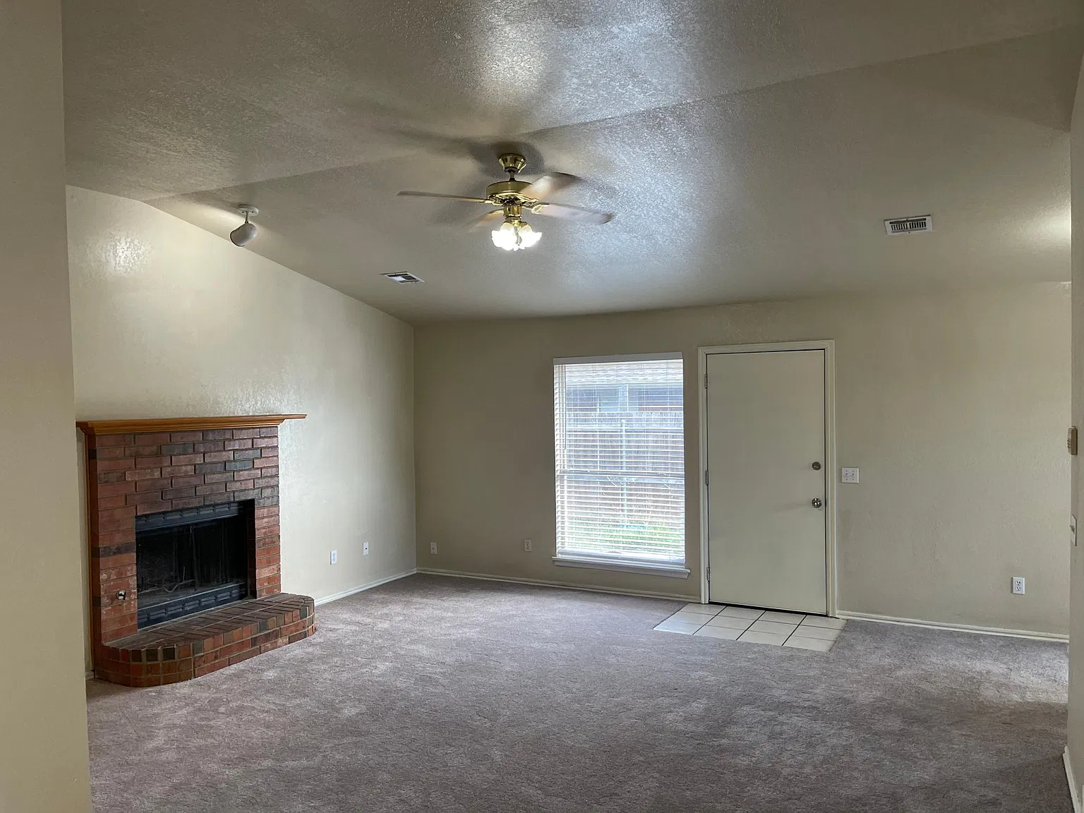 2707 Belknap Ave — Photo 3