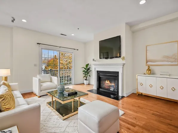 50 Seven Springs Ln Unit D, Burlington, MA 01803