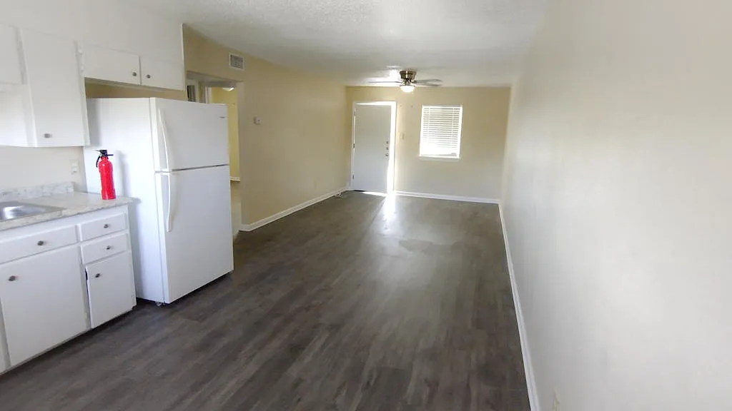 2 bed, 672 sqft, $695 — Photo 3