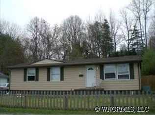 94 Appletree St, Brevard, NC 28712
