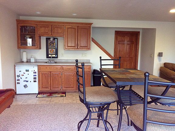lower level wet bar