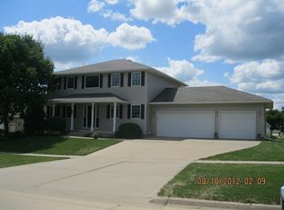 4107 Briarwood Dr, Cedar Falls, IA 50613