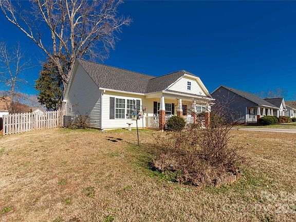 3rd image of 4238 Cornelia Ln