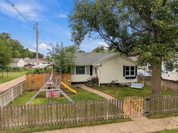 517 E 2nd St, Minden, NE 68959