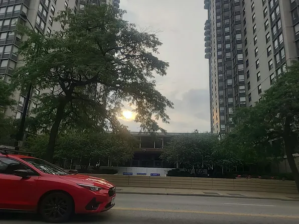 5701 N Sheridan Rd APT 8L, Chicago, IL 60660