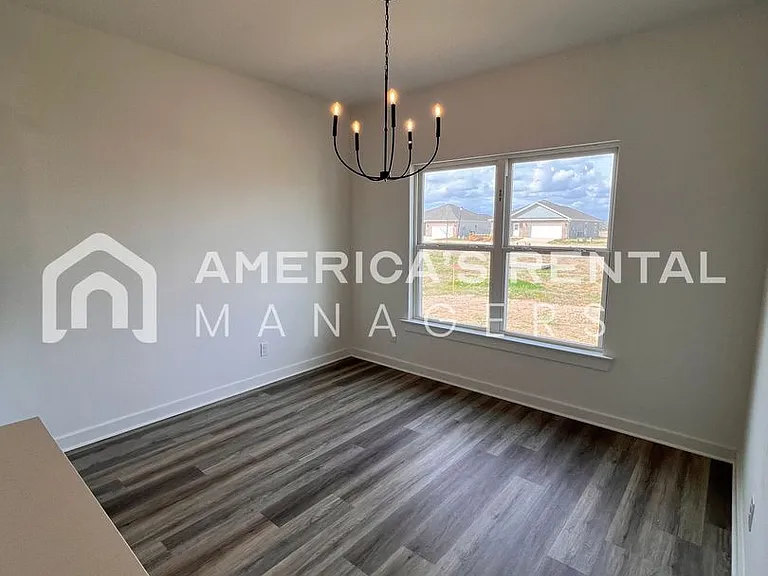 19617 Amberley Rd — Photo 20