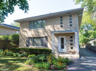 84 Pine Ave APT 1A, Riverside, IL 60546