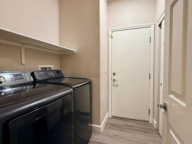 8565 Hogan Falls Cir — Photo 27