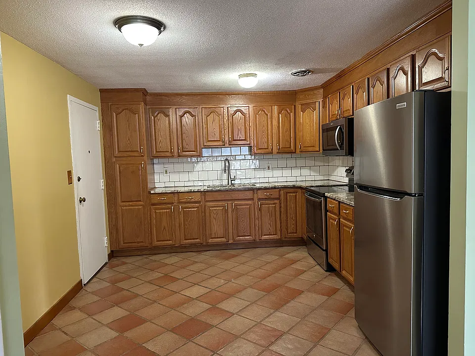 Eat-in kitchen