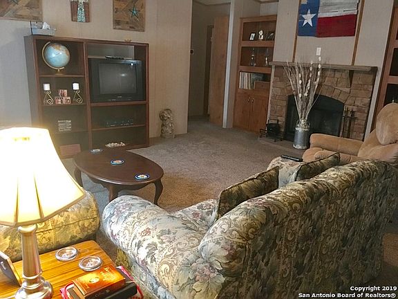 4th image of 126 Flores Oaks Dr