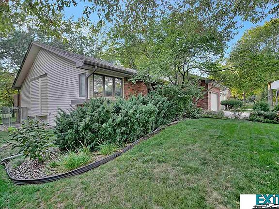 3rd image of 5937 Woodstock Ave