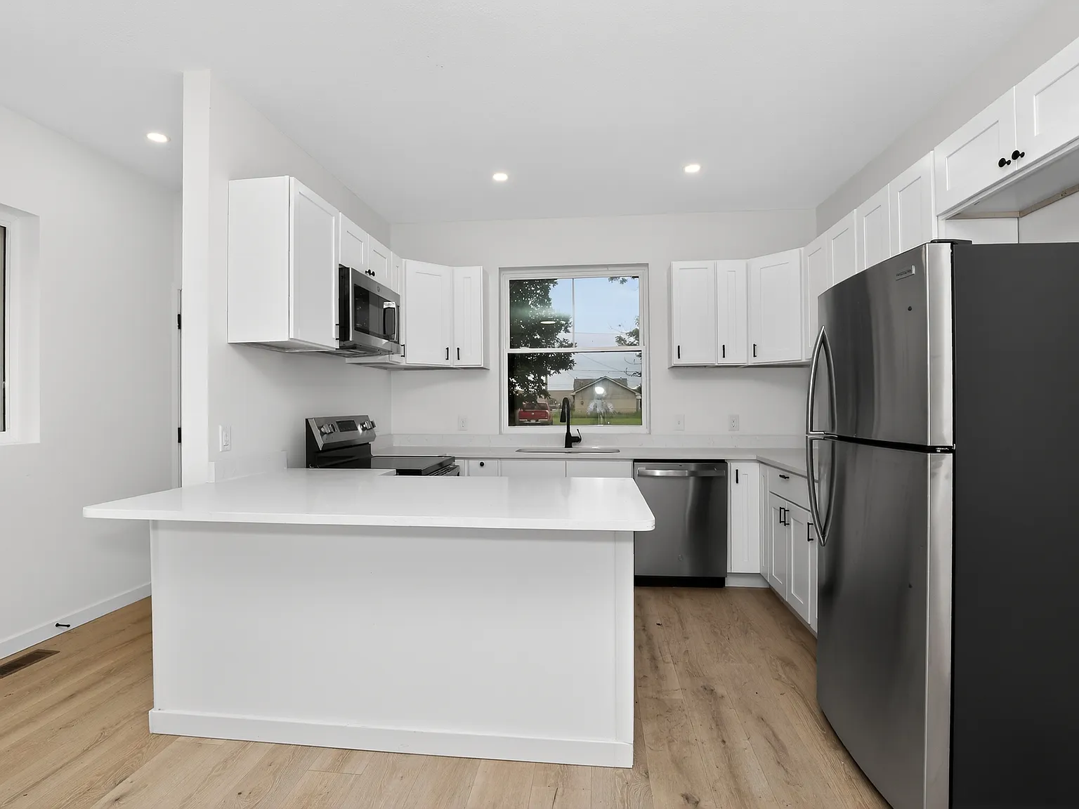 3 bed, 1216 sqft, $1,700 — Photo 3
