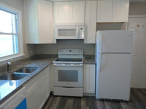 Upgraded kitchen with granite countertops. Appliances four years old.