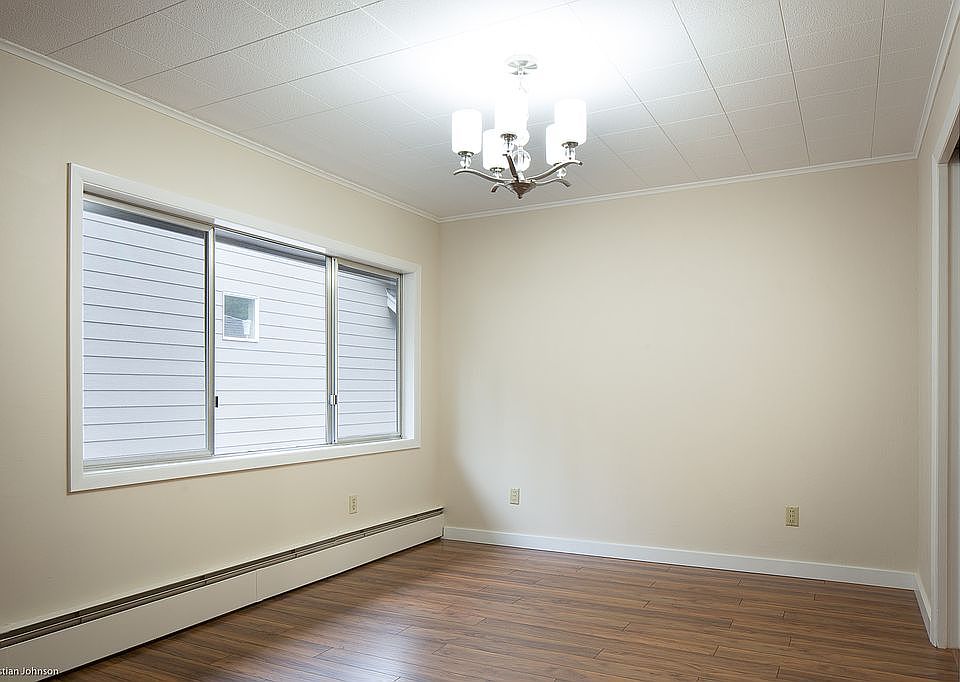 Kitchen Eating Area