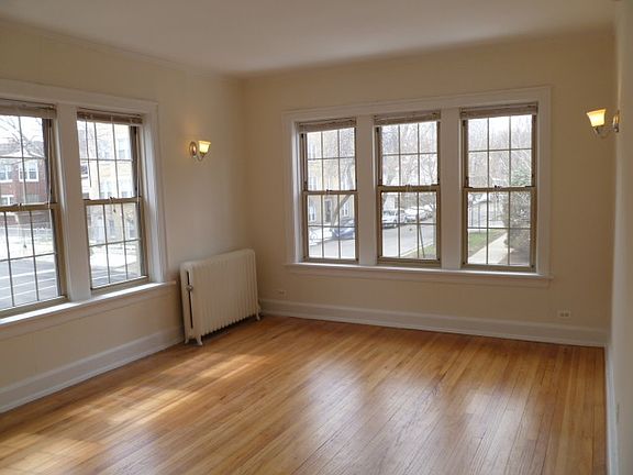 2nd image of 6603 N Greenview Ave APT 3