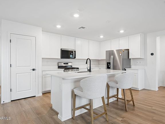 3rd image of 36446 W SAN ILDEFANSO Avenue