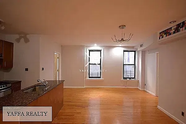 Rented by Yaffa Realty LLC | media 4