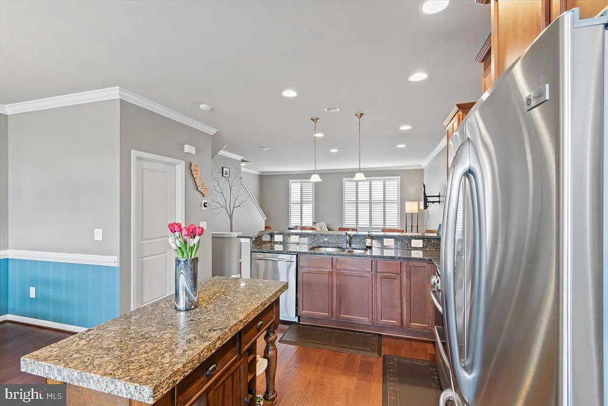 3 bed, 4.0 bath, 1680 sqft, $2,650 — Photo 4