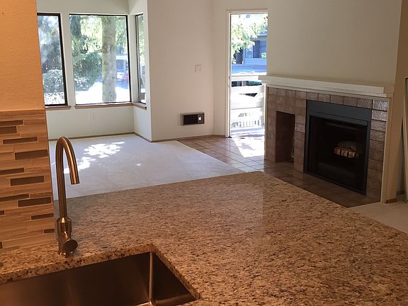 4th image of 1250 Bellevue Way NE APT 8
