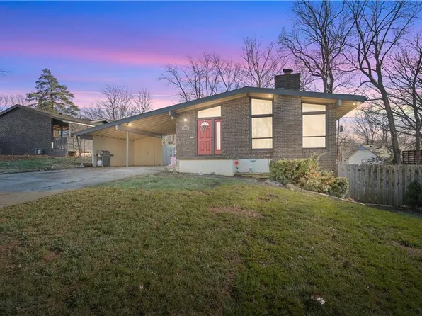 9315 W 83rd Ter, Overland Park, KS 66212