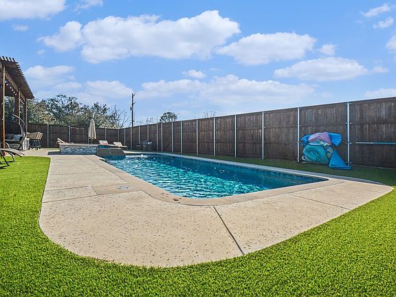 4th image of 3801 Forest Bend Rd