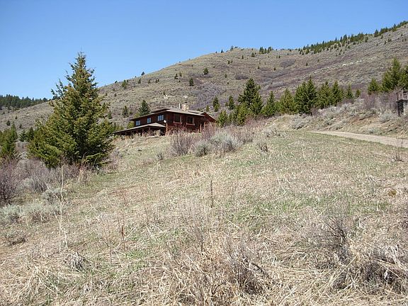 15 Min. Paved road to town!