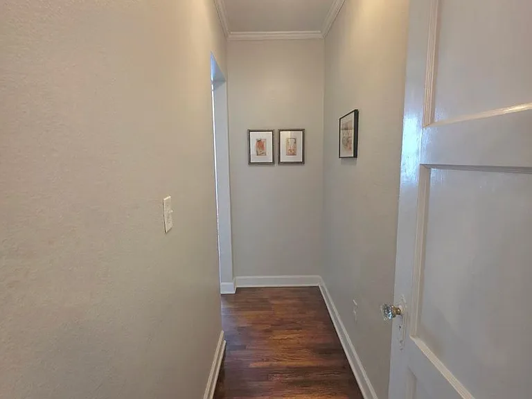1010 E Maxwell St — Photo 14