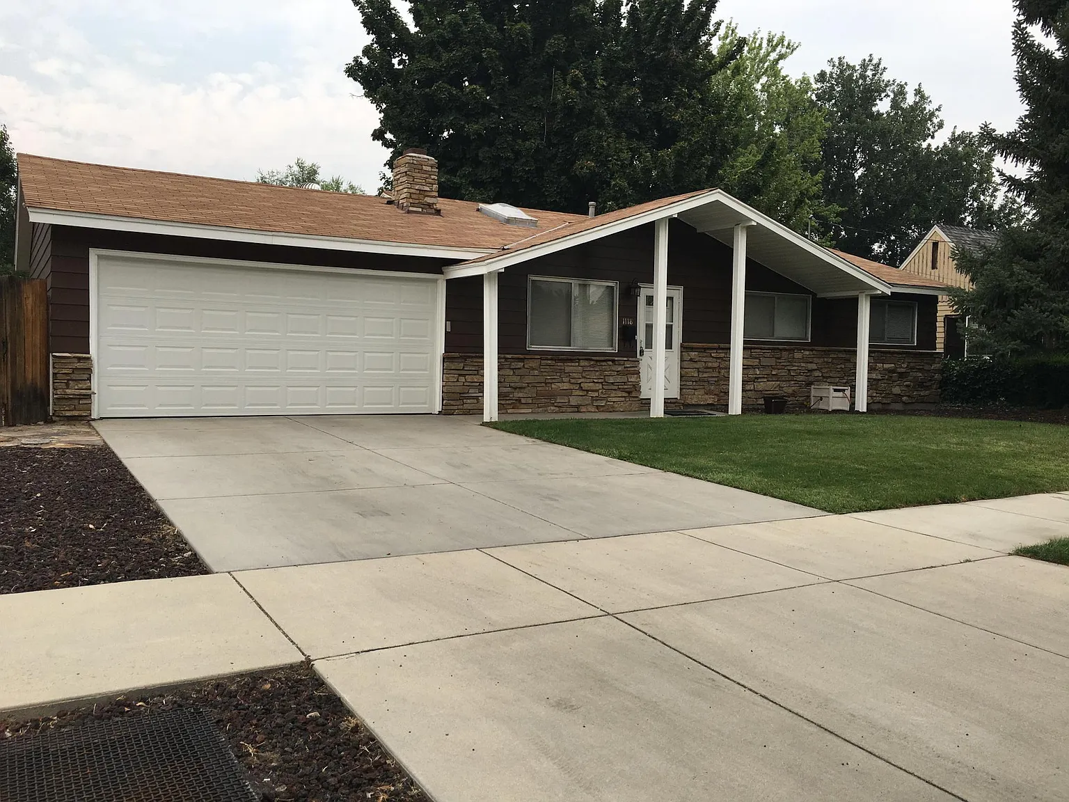 3 bed, 1.5 bath, 1240 sqft, $2,195 — Photo 1