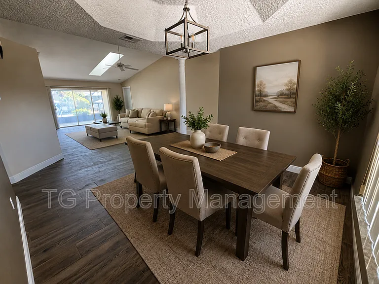 20 Clarendon Ct N — Photo 11
