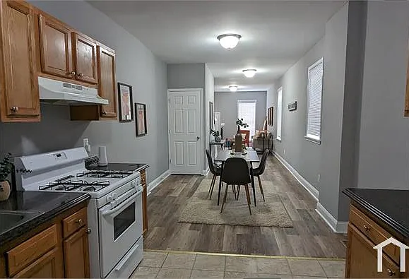 400 N Port St — Photo 24