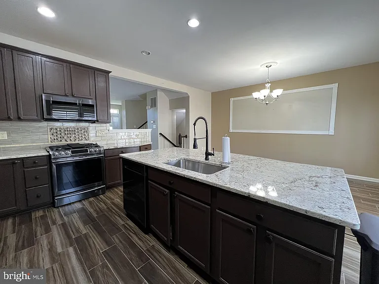 2153 Potomac Club Pkwy — Photo 3