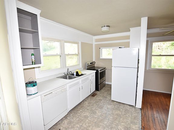 3rd image of 100 W Geneva Ln