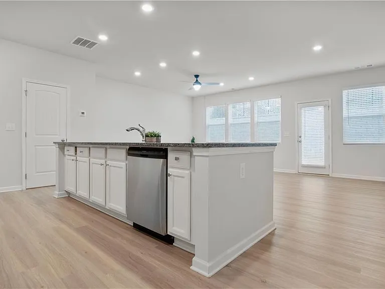 239 Turner Ln — Photo 3