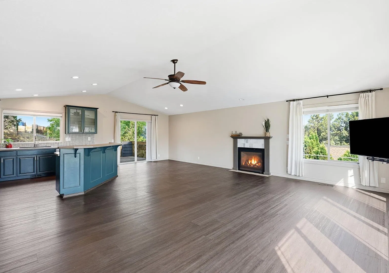 3037 NE Purcell Blvd — Photo 3