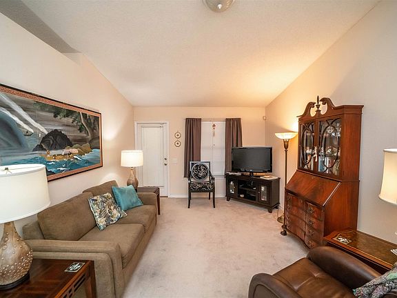 3rd image of 7993 Stonebrook Dr