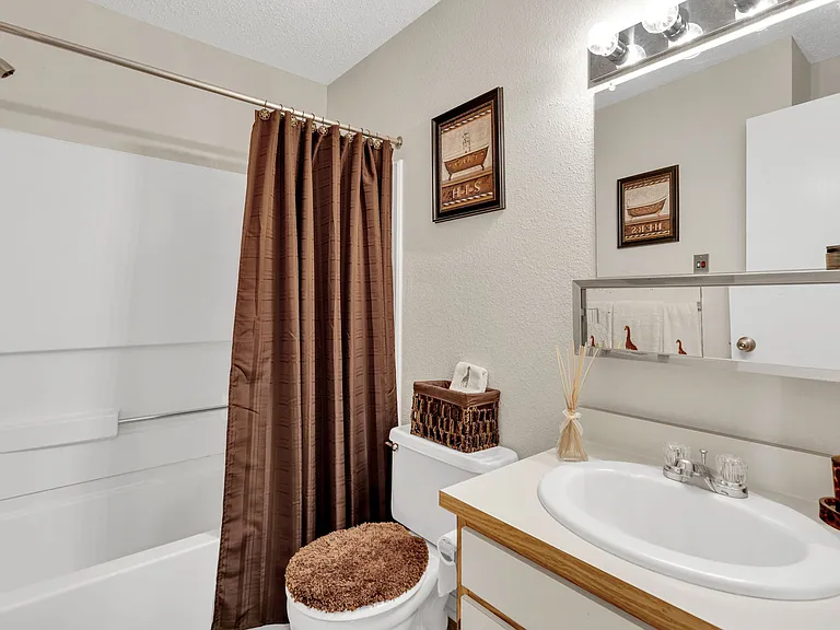 Seasons Apartments — Photo 19