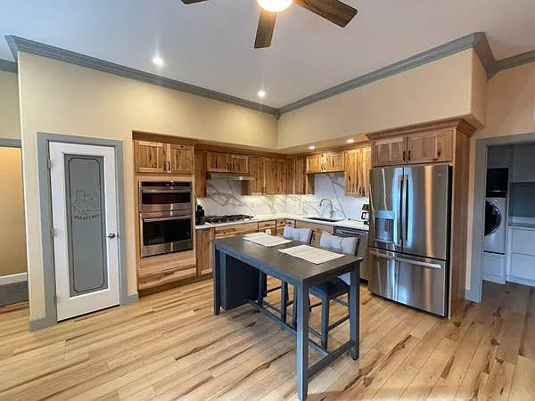 1 bed, 1.5 bath, $2,300 — Photo 2