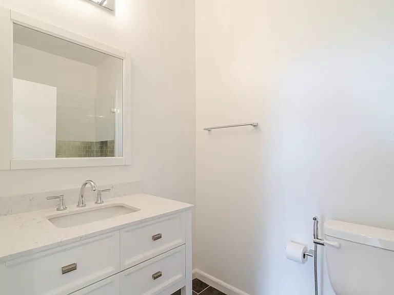1305 N Columbus Ave #208 — Photo 27